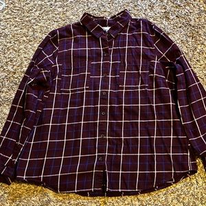 Long sleeve old navy flannel like shirt. Slightly worn, in decent condition.